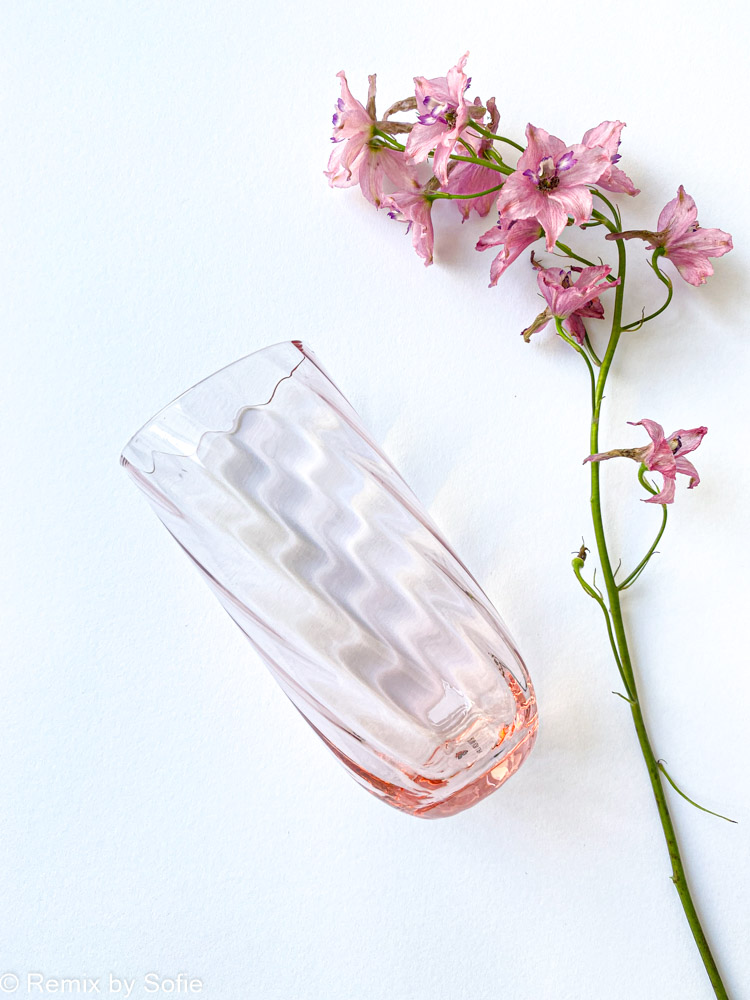 Anna von Lipa trinken lange rosa mit Wirbel