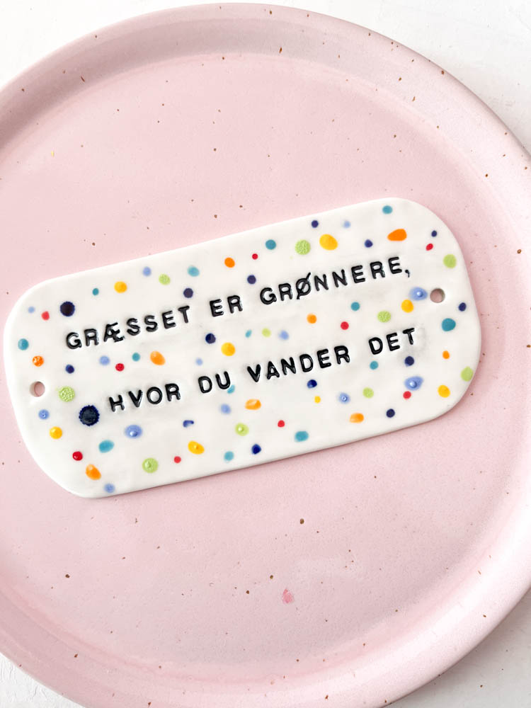 Galerie Petz Türschild das Gras grüner ist, wo man es wässert