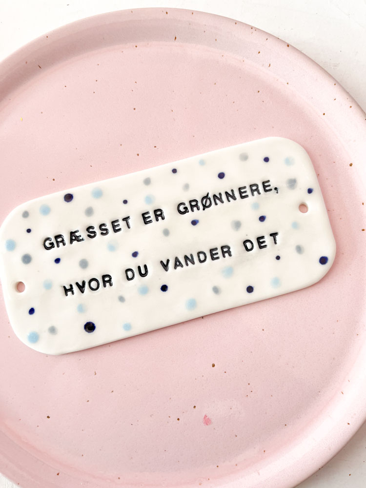 Galerie Petz Türschild das Gras grüner ist, wo man es wässert