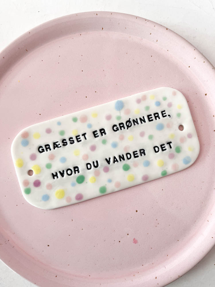Galerie Petz Türschild das Gras grüner ist, wo man es wässert