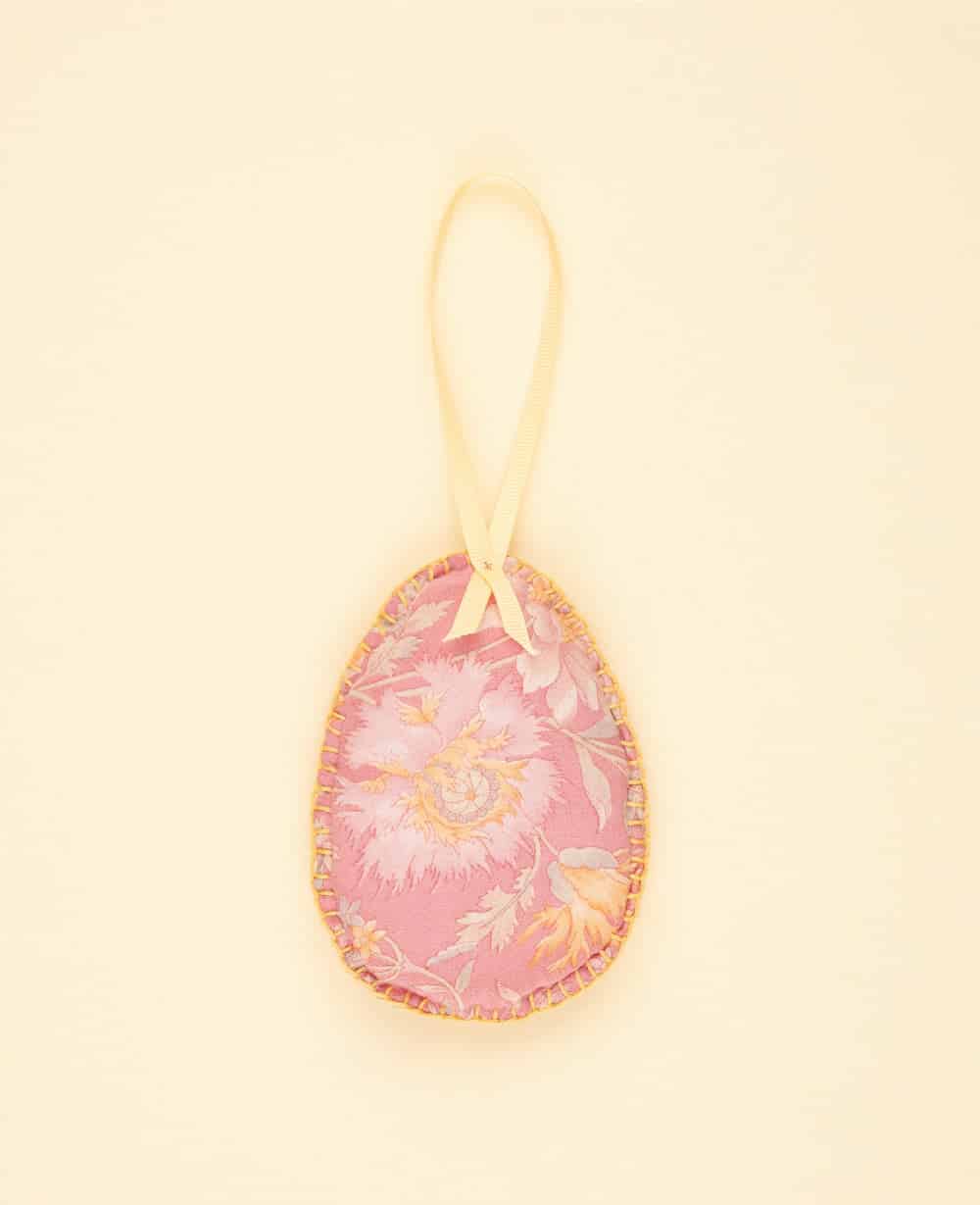 sissel noble bo, Remix von Sophie, Osterdekorationen, Seidenschmuck, Seideneier, Ostereier, Hängeschmuck, Ostereier in Seide.