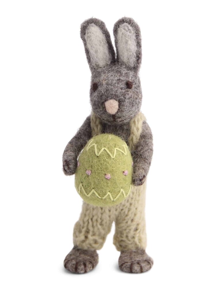 Filz hat mit Hose und blauem Ei, 21312, Osterhase, Hase in weißer Wolle, Topf und Sieb, ein Topf & Sieb, Remix von Sofie, Tischdekorationen, Verzierungen für Äste nachhaltige Dekoration, Bio-Wolle, Osterdekorationen