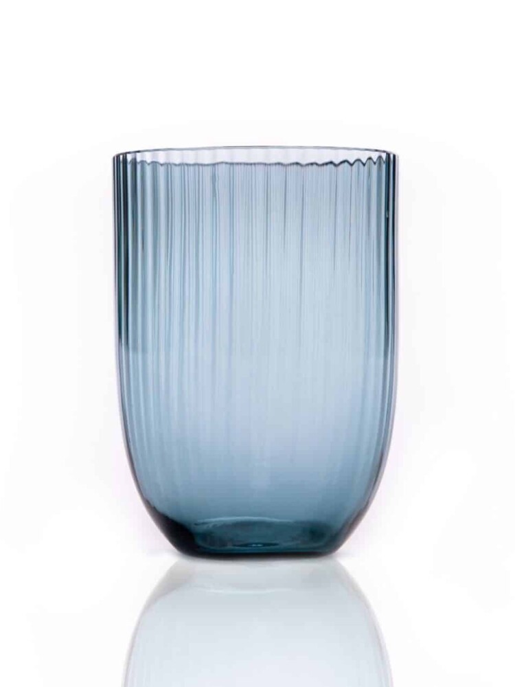 Bambusblau Rauch, anna von lipa, Remix von Sofie, anna von lipa Glas, mundgeblasenes Glas, handgeblasenes Glas, Glas, Trinkglas, Wasserglas, farbiges Glas, Mix- und Mattckglas, Mix & Mattckglas, Becher, Waweglas, Wirbelglas, Harlekinglas, Spiralglas, Bambusglas, Olivenglas, Tischbezug