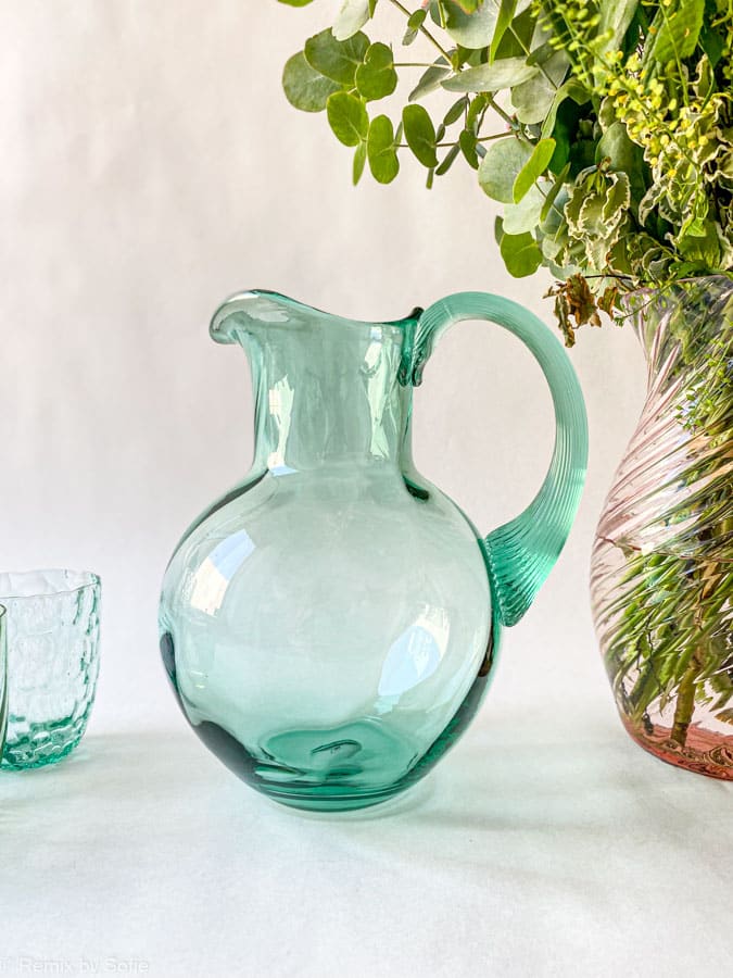 swirlande, Kanne mit Wirbel, Beryll, anna von lipa, Wirbelkanne, Glaskrug, mundgeblasene Kanne, Glaskrug, Anna von Lipa Glas, anna von lipa Händler, Remix von Sofie