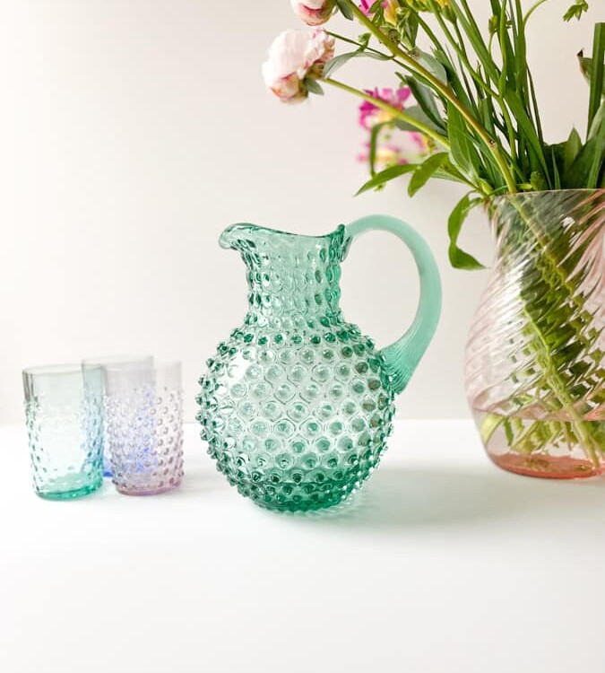 2 Liter Krug in Beryll, Remix von Sofie, 2 Liter Krug, anna von Lipa Igelkanne, Krug in Igelglas, anna von Lipa Händler, anna von Lipa Krug, anna von Lipa Igelkanne, Igelkanne, Igelkanne, Igelkanne, Igel Krug, Hobnail Krug, Hobnail Glas, Hobnail Glas Krug