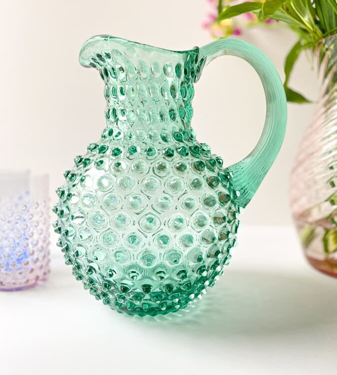 2 Liter Krug in Beryll, Remix von Sofie, 2 Liter Krug, anna von Lipa Igelkanne, Krug in Igelglas, anna von Lipa Händler, anna von Lipa Krug, anna von Lipa Igelkanne, Igelkanne, Igelkanne, Igelkanne, Igel Krug, Hobnail Krug, Hobnail Glas, Hobnail Glas Krug