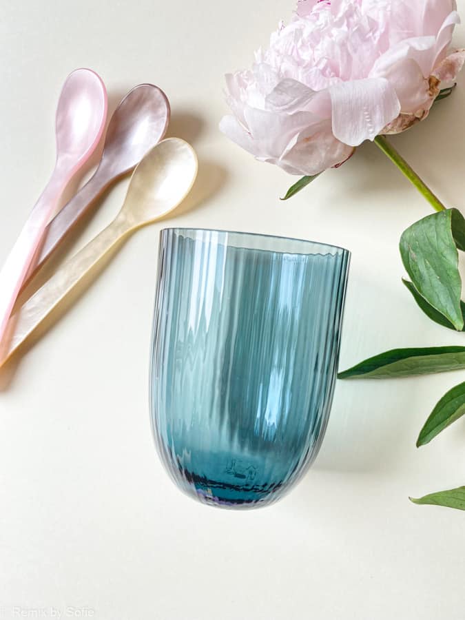 Bambusglas in blauer Rauch, Olivenglas, Bambusglas, anna von lipa mix & match, swil glass, wawe glass, harlequin glass, tumbler, wasserglas, trinkglas, trinkglas, glasmalerei, hausinnenraum, tischbezug, glas aus svenska, svenska svenska svenska, remix von sofie