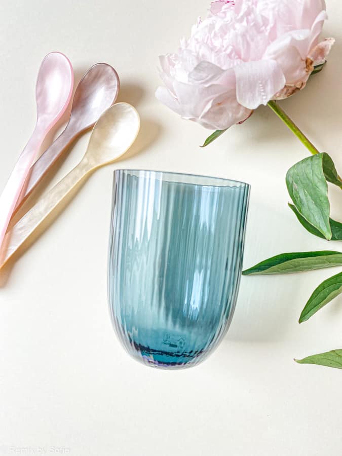 Bambusglas in blauer Rauch, Olivenglas, Bambusglas, anna von lipa mix & match, swil glass, wawe glass, Harlekinglas, Becher, Wasserglas, Trinkglas, Trinkglas, Glasmalerei, Innenbereich, Tischbezug, Glas aus svenska, svenska svenska svenska, remix von sofie