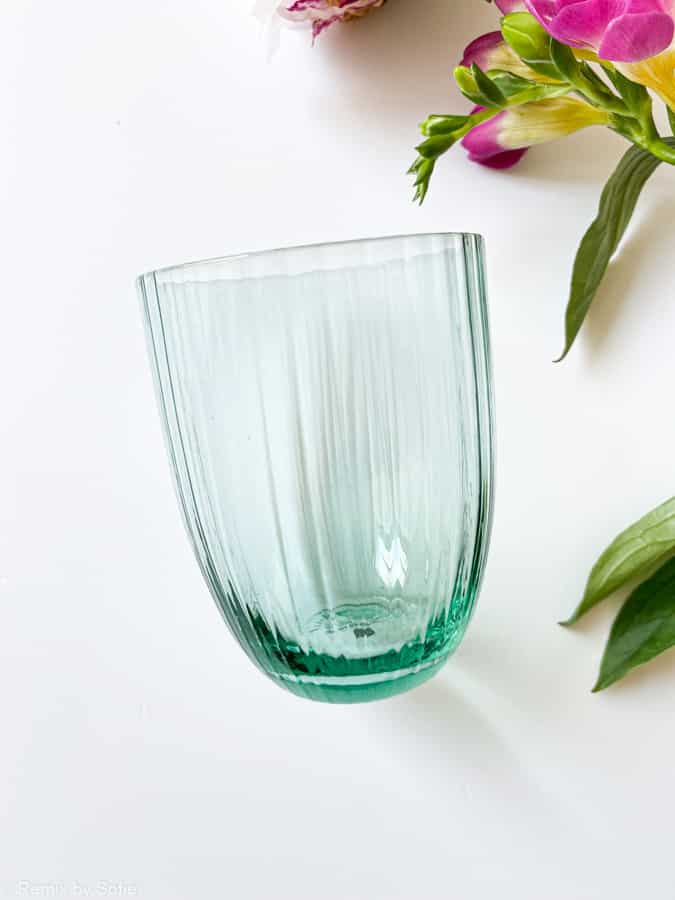 Bambus in Beryll, anna von lipa, Remix von Sofie, anna von lipa glass, mundgeblasenes Glas, handgeblasenes Glas, Glas, Trinkglas, Wasserglas, farbiges Glas, Mix- und Mattckglas, Mix & Mattckglas, Tumbler, Waweglas, Wirbelglas, Harlekinglas, Spiralglas, Bambusglas, Olivenglas, Tischbezug, anna von lipa glass, anna von lipa retailer