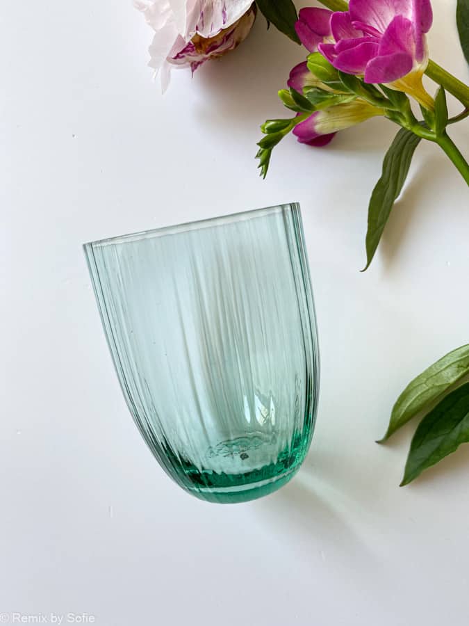 Bambus in Beryll, anna von lipa, Remix von Sofie, anna von lipa glass, mundgeblasenes Glas, handgeblasenes Glas, Glas, Trinkglas, Wasserglas, farbiges Glas, Mix- und Mattckglas, Mix & Mattckglas, Tumbler, Waweglas, Wirbelglas, Harlekinglas, Spiralglas, Bambusglas, Olivenglas, Tischbezug, anna von lipa glass, anna von lipa retailer