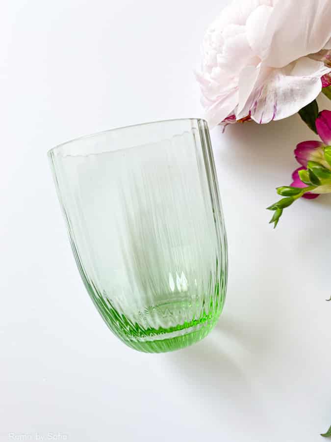 Bambus hellgrün, anna von lipa, Remix von Sofie, anna von lipa glass, mundgeblasenes Glas, handgeblasenes Glas, Glas, Trinkglas, Wasserglas, farbiges Glas, Mix- und Mattckglas, Mix & Mattckglas, Tumbler, Waweglas, Wirbelglas, Harlekinglas, Spiralglas, Bambusglas, Olivenglas, Tischbezug, anna von lipa glass, anna von lipa retailer