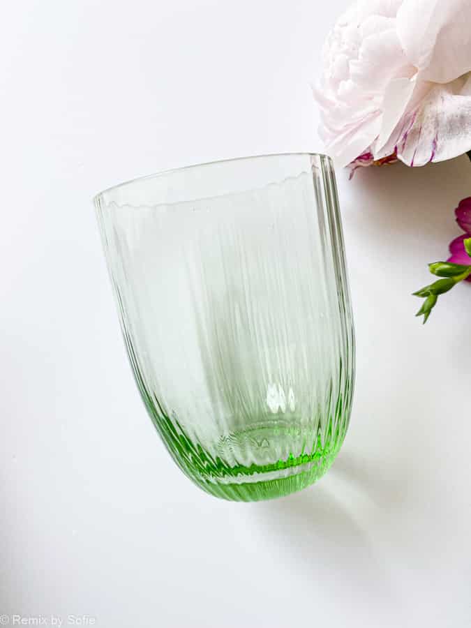 Bambus hellgrün, anna von lipa, Remix von Sofie, anna von lipa glass, mundgeblasenes Glas, handgeblasenes Glas, Glas, Trinkglas, Wasserglas, farbiges Glas, Mix- und Mattckglas, Mix & Mattckglas, Tumbler, Waweglas, Wirbelglas, Harlekinglas, Spiralglas, Bambusglas, Olivenglas, Tischbezug, anna von lipa glass, anna von lipa retailer
