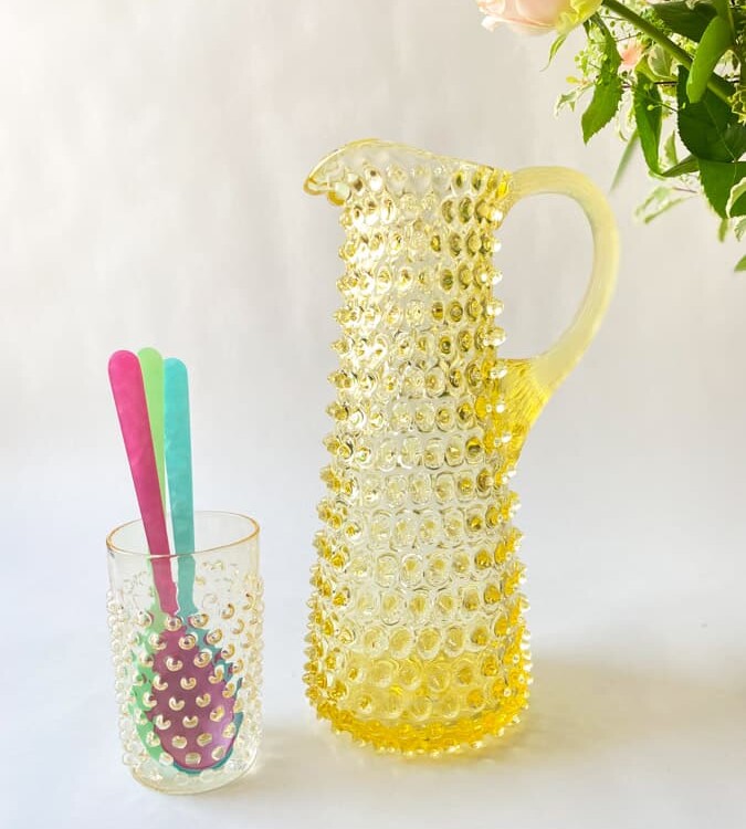 Eiffiel Krüge in gelb, hohe Krüge in gelb, anna von lipa Krüge, anna von liap Glas, Igel Krüge hoch, anne von lipa Händler, Remix von Sofie, Krüge, Glas Krüge, Hobnail Glas, Pinapple Glas,