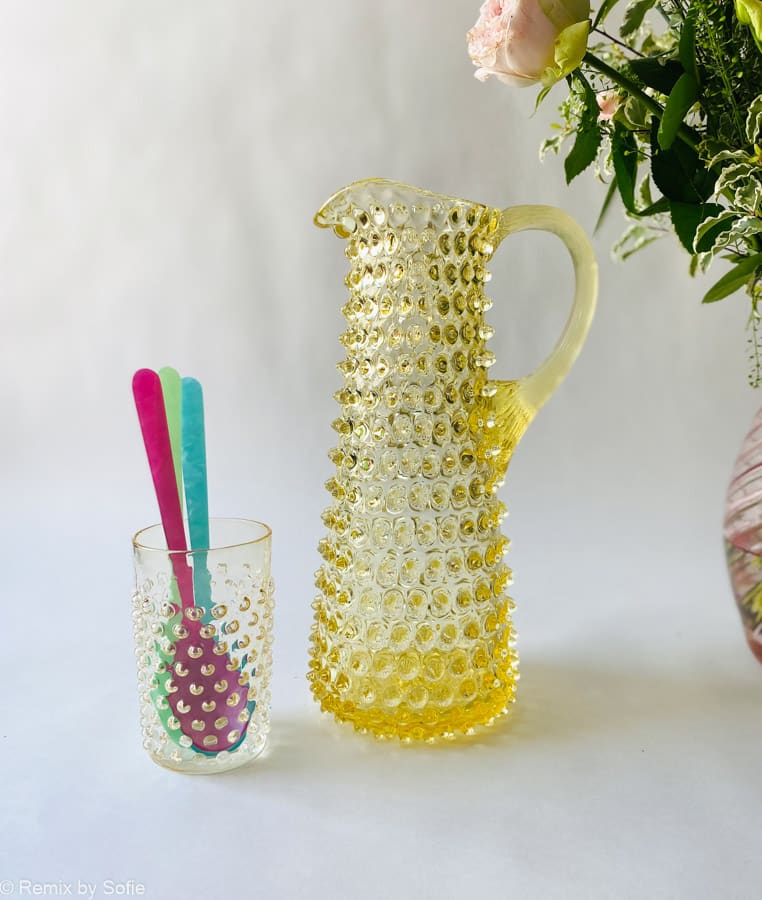 Eiffiel Krüge in gelb, hohe Krüge in gelb, anna von lipa Krüge, anna von liap Glas, Igel Krüge hoch, anne von lipa Händler, Remix von Sofie, Krüge, Glas Krüge, Hobnail Glas, Pinapple Glas,