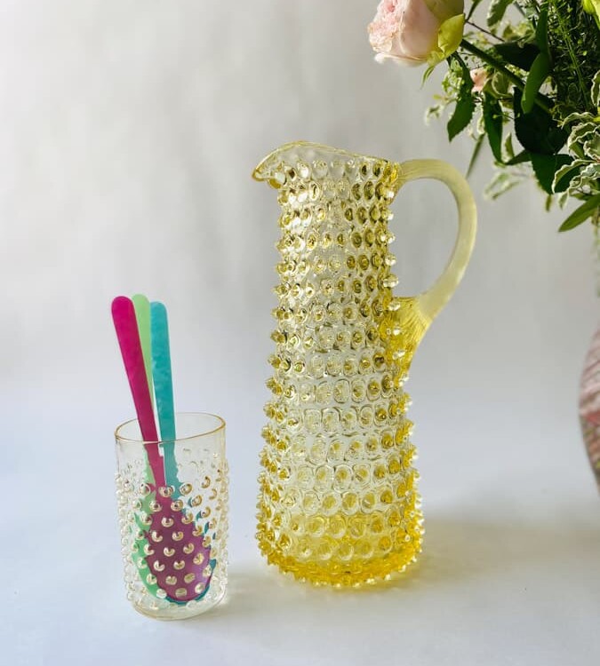 Eiffiel Krüge in gelb, hohe Krüge in gelb, anna von lipa Krüge, anna von liap Glas, Igel Krüge hoch, anne von lipa Händler, Remix von Sofie, Krüge, Glas Krüge, Hobnail Glas, Pinapple Glas,