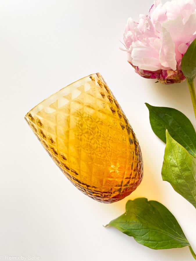 Harlekin dunkelbraun, anna von lipa, Remix von Sofie, anna von lipa glass, mundgeblasenes Glas, handgeblasenes Glas, Glas, Trinkglas, Wasserglas, farbiges Glas, Mix- und Mattckglas, Mix & Mattckglas, Becher, Waweglas, Wirbelglas, Harlekinglas, Spiralglas, Bambusglas, Olivenglas, Tischbezug, anna von lipa Händler