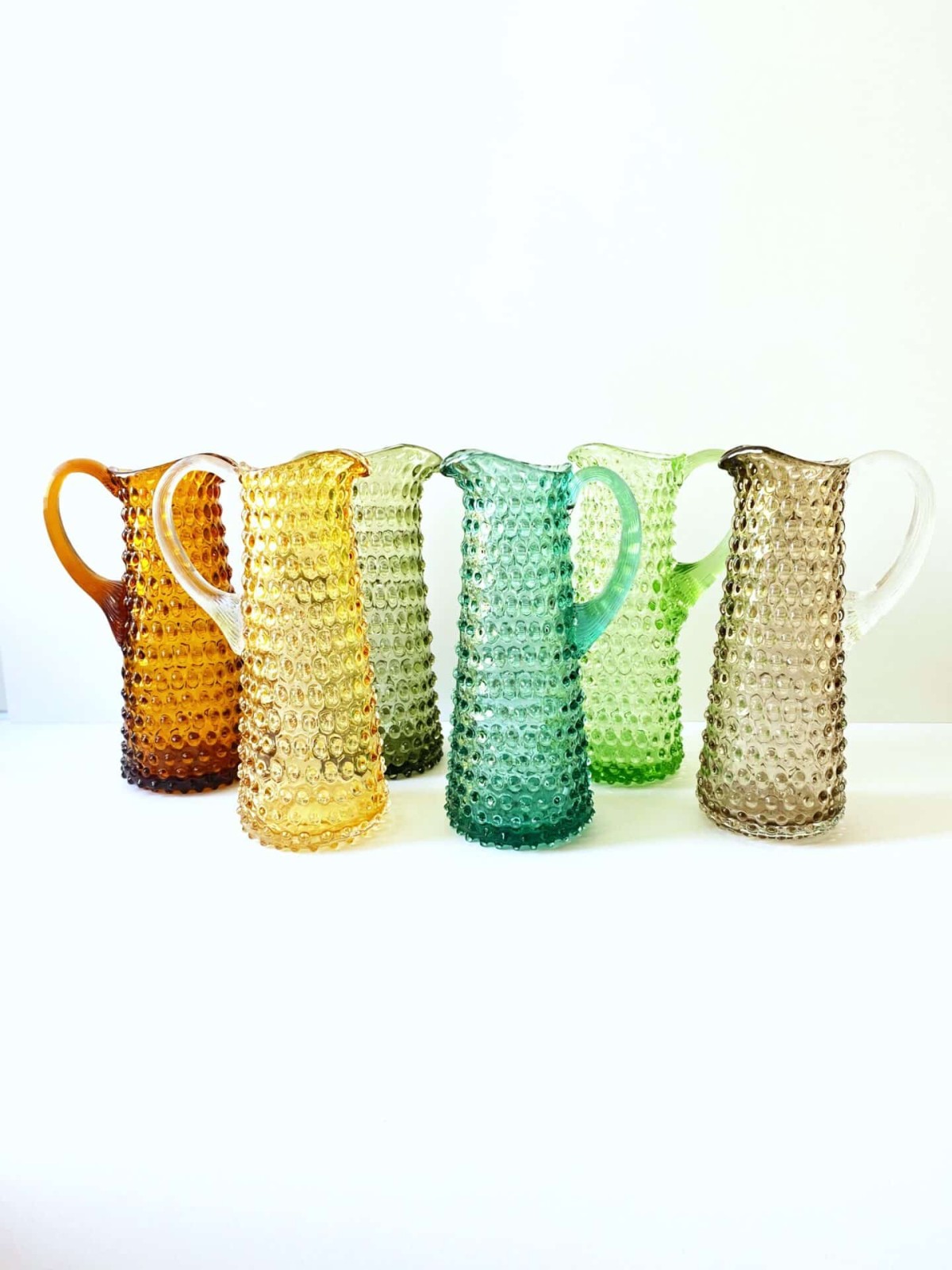 dunkelvioletter Krug, Tischbezug, Gießkanne mit Griff, Remix von Sofie, anna von lipa Kanne, anna von lipa Igelkanne, Igelkanne, Igelkanne, Hobnail Glas, Igelglaskanne, anna von Lipa hoch Kanne, Eiffel Kanne, anderes von Lipa Glas, anderes von Lipa Händler