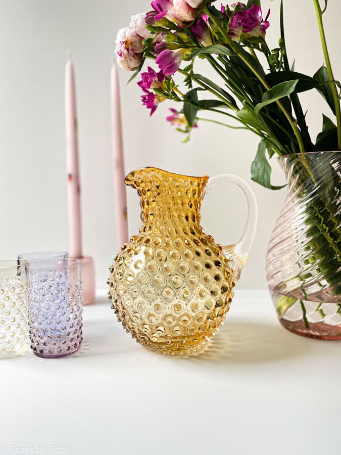 2 Liter Krug in heller Bernstein, Remix von Sofie, 2 Liter Krug, anna von Lipa Igelkrug, Krug in Igelglas, anna von Lipa Händler, anna von Lipa Krug, anna von Lipa Igelkrug, Igelkrug, Igelkrug, Igel Krug, Hobnail Krug, Hobnail Glas, Hobnail Glas Krug