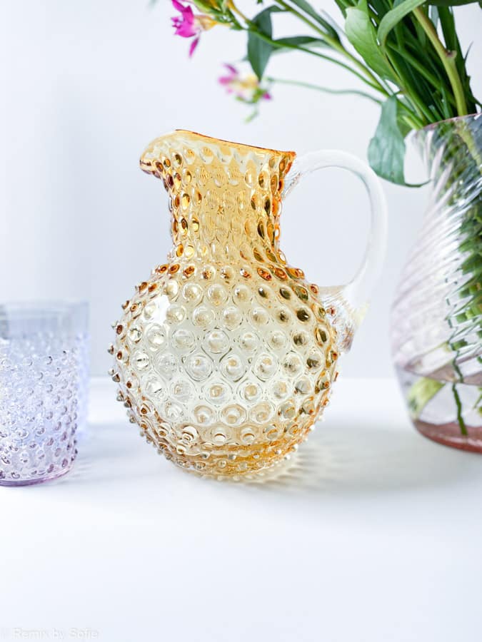 2 Liter Krug in heller Bernstein, Remix von Sofie, 2 Liter Krug, anna von Lipa Igelkrug, Krug in Igelglas, anna von Lipa Händler, anna von Lipa Krug, anna von Lipa Igelkrug, Igelkrug, Igelkrug, Igel Krug, Hobnail Krug, Hobnail Glas, Hobnail Glas Krug