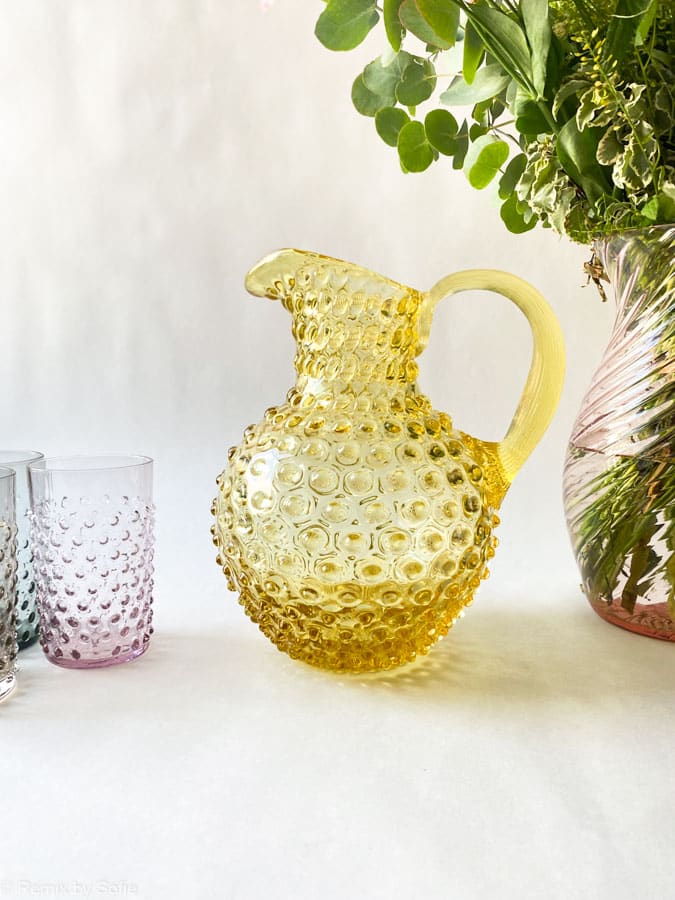 2 Liter Krug in gelb, zitronengelb, Remix von Sofie, 2 Liter Krug in Zitrone, anna von lipa Igelkrug, Krug in Igelglas, anna von lipa Händler, anna von lipa Krug, anna von lipa Igelkrug, Igelkrug, Igelkrüge, Hobnailkrüge, Hobnailglas, Hobnailglaskrüge