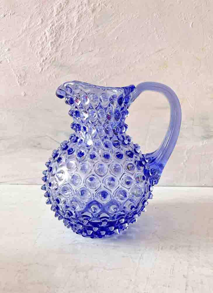 Lavendel Igel Krug, Krug aus Igelglas, Glas Krug, Krug anna von lipa, Krug aus Igelglas, Krug aus Igelglas, Krug Igel Glas Krug, Krug anna von lipa, Krug aus anna von lipa, anna von lipa Händler, Remix von sofie, anna von lipa glas, Hobnail Kanne, Kanne anna von lipa,