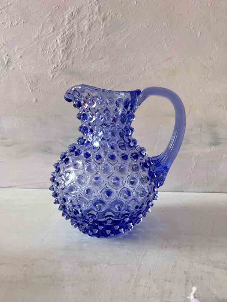 Lavendel Igel Krug, Krug aus Igelglas, Glas Krug, Krug anna von lipa, Krug aus Igelglas, Krug aus Igelglas, Krug Igel Glas Krug, Krug pitcher, Krug pitcher, Krug anna von lipa, Krug aus anna von lipa, anna von lipa Händler, Remix von sofie, anna von lipa glas, Hobnail Kanne, Kanne anna von lipa,