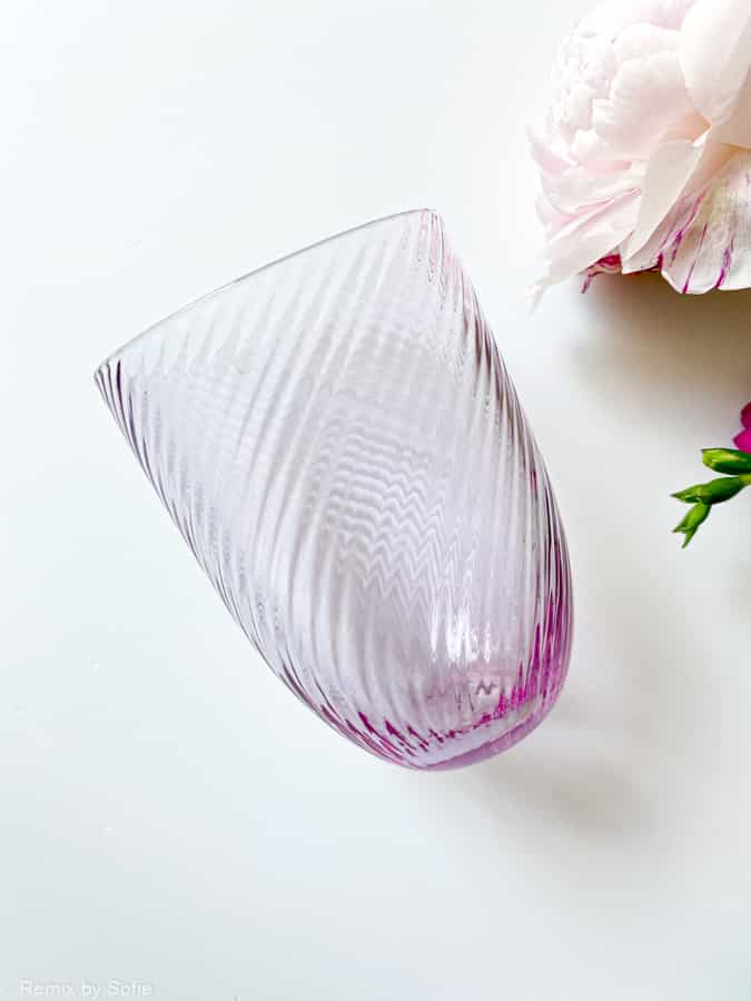 Spirale in hellviolettem Neodym, anna von lipa, Remix von Sofie, anna von lipa glass, mundgeblasenes Glas, handgeblasenes Glas, Glas, Trinkglas, Wasserglas, farbiges Glas, Mix- und Mattckglas, Mix & Mattckglas, Tumbler, Waweglas, Wirbel Glas, Harlekinglas, Spiralglas, Bambusglas, Olivenglas, Tischbezug, anna von lipa glass, anna von lipa retailer