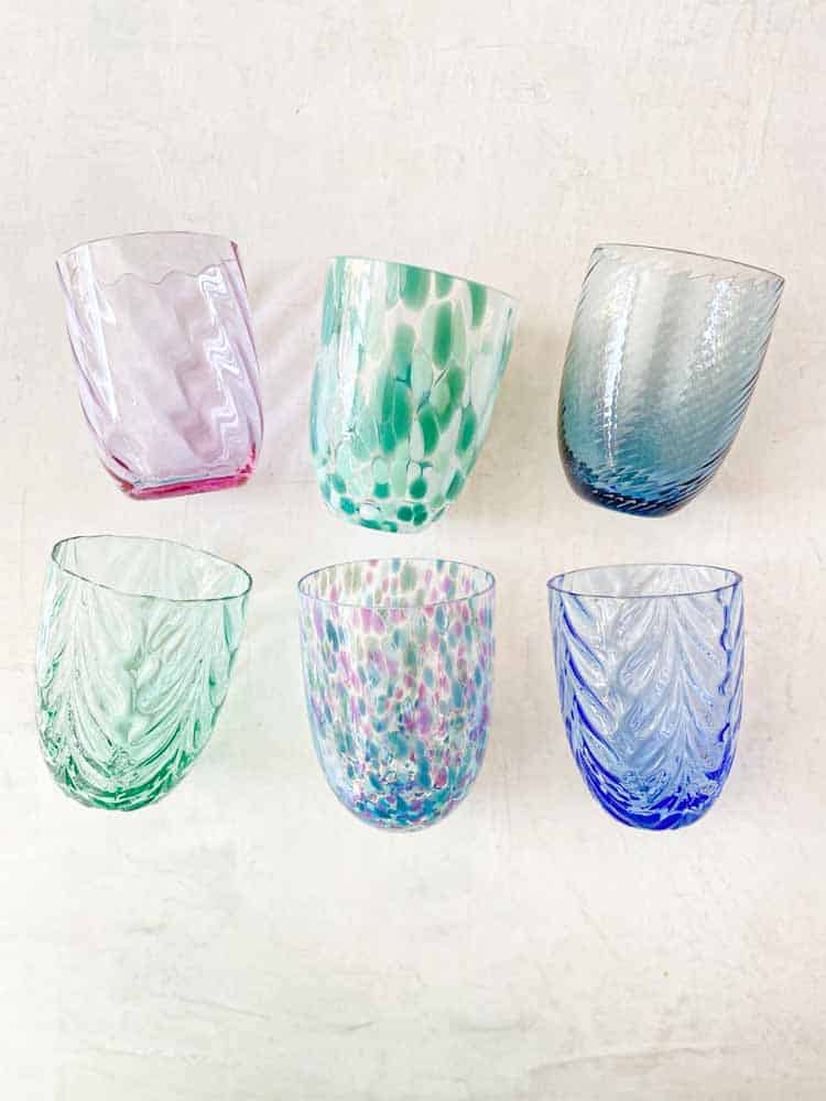 anna von lipa, anna von lipa splash glass, anna von lipa glass, anna von lipa trinkglas, wasserglas, confetti glass, glasmalerei, mundgeblasenes glas, marmorglas, borenverkleidung, gehäuse, innen, anna von lipa splash und confetti Glas, spritzwassergeschützt, spritzwasserfreier Regen, Eisglas-Beryll, Wellenglas hellblau