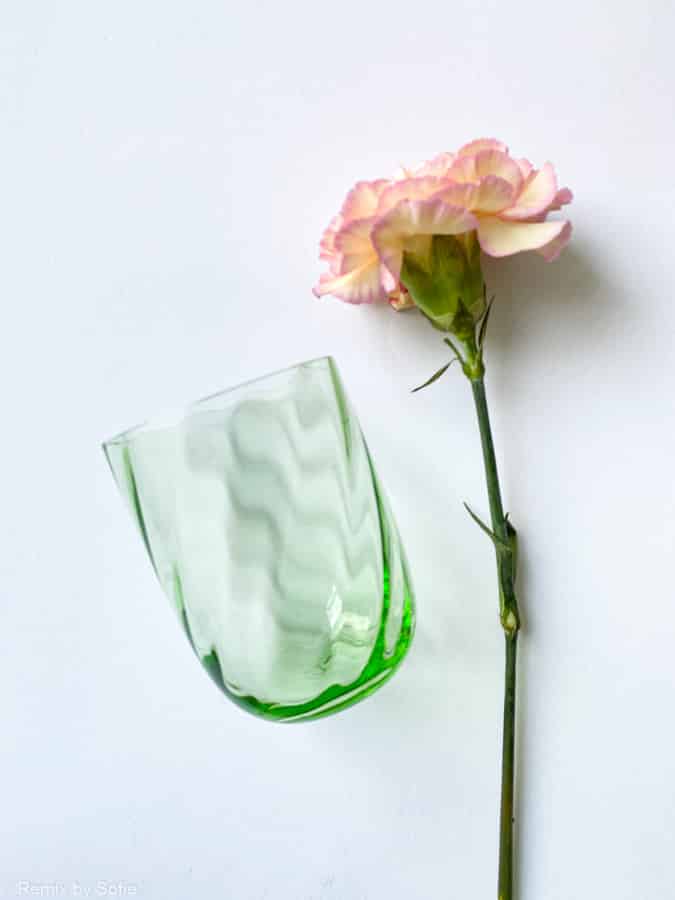 Wirbelglas in hellgrün, anna von lipa mix & match, wirbelglas, wawe glass, harlequin glass, tumbler, wasserglas, trinkglas, trinkglas, anna von lipa glass, remix by sofie anna von lipa retailer,