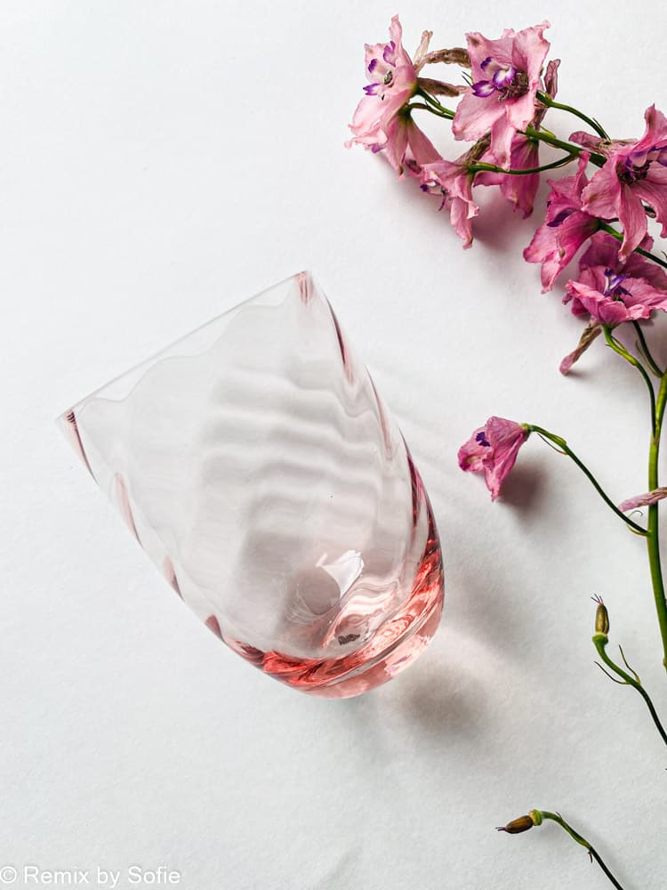 Wirbelglas in rosa, anna von lipa mix & match, wirbelglas, wawe glass, harlequin glass, tumbler, wasserglas, trinkglas, trinkglas, anna von lipa glass, remix by sofie anna von lipa retailer,