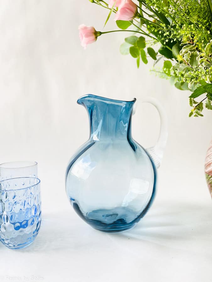 swirlande, Kanne mit Wirbel, blauer Rauch, anna von lipa, Wirbelkrug, Glaskrug, mundgeblasene Kanne, Glaskrug, Anna von lipa glass, anna von lipa retailer, Remix von sofie