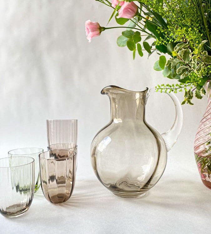 swirlande, Kanne mit Wirbel, leichte Schokolade, anna von lipa, Wirbelkanne, Glaskanne, mundgeblasene Kanne, Glaskanne, anna von lipa glass, anna von lipa retailer, Remix von sofie