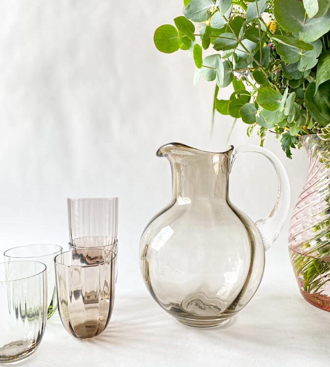 swirlande, Kanne mit Wirbel, leichte Schokolade, anna von lipa, Wirbelkanne, Glaskanne, mundgeblasene Kanne, Glaskanne, anna von lipa glass, anna von lipa retailer, Remix von sofie