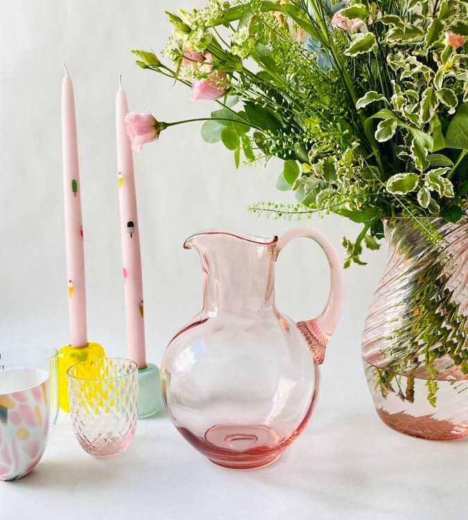 swirlande, Kanne mit wirbel, rosa wirbel, Kanne in rosa, anna von lipa, Kanne mit wirbel, Glaskrug, mundgeblasene Kanne, Glaskrug, Anna von lipa glass, Anna von lipa retailer, Remix von sofie