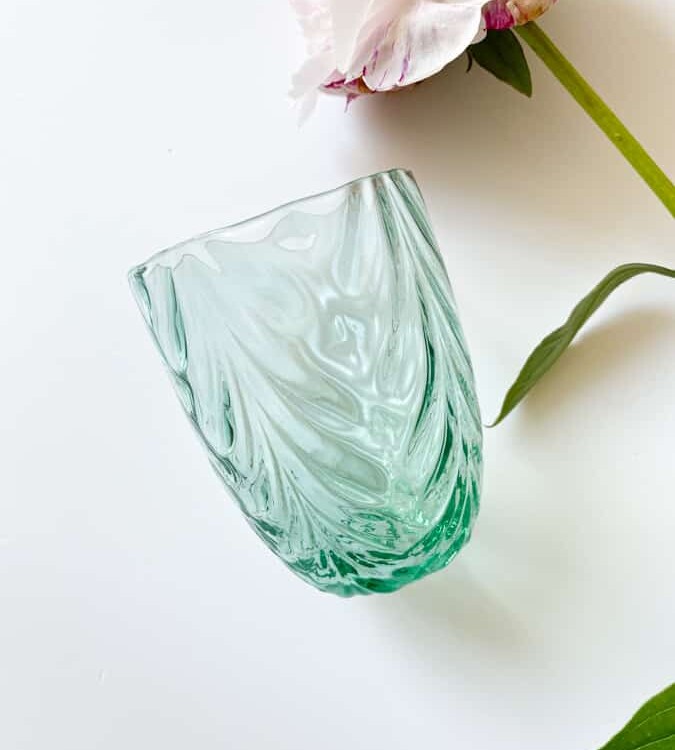 wawe i beryl, anna von lipa, Remix von Sofie, anna von lipa glass, mundgeblasenes Glas, handgeblasenes Glas, Glas, Trinkglas, Wasserglas, farbiges Glas, Mix- und Mattckglas, Mix & Mattckglas, Becher, Waweglas, Wirbelglas, Harlekinglas, Spiralglas, Bambusglas, Olivenglas, Tischbezug, anna von lipa glass, anna von lipa retailer