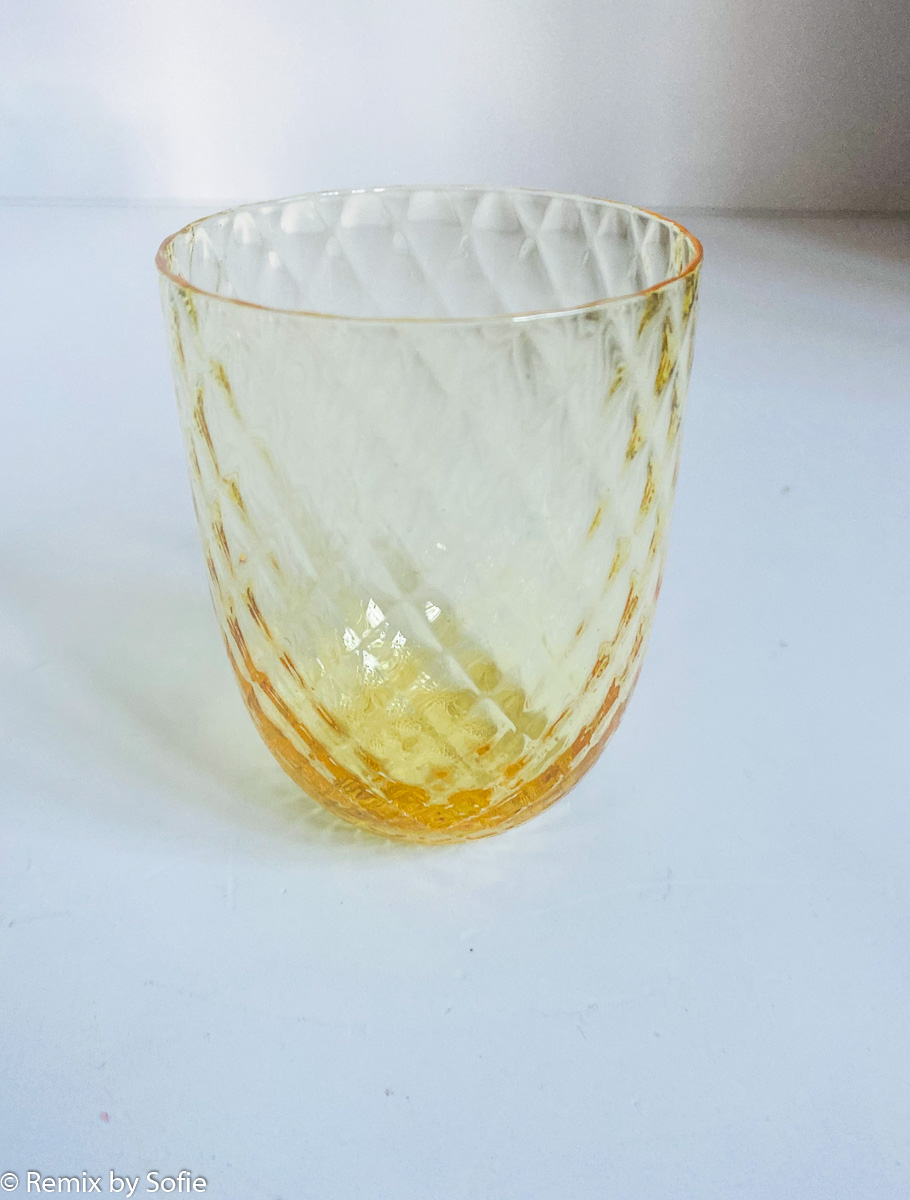 Harlekinglas in Zitrone und Gelb, Olivenglas, Bambusglas, anna von lipa mix & match, swil glass, wawe glass, Harlekinglas, Tumbler, Wasserglas, Trinkglas, Trinkglas, Glasmalerei, Hausinnenraum, Tischeinstellung, Glas von anna von lipa, anna von lipa dealer, remix von sofie