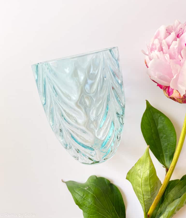 Anna von lipa, Remix von Sofie, Anna von lipa Glas, Handgeblasenes Glas, Handgeblasenes Glas, Trinkglas, Wasserglas, farbiges Glas, Mix & Matck Glas, Mix & Matck Glas, Becher, Wawe Glas, Wirbelglas, Harlekin Glas, Spiralglas, Bambusglas, Olivenglas, Tischbezug, anna von lipa glass, wawe glass, wawe glass in light aqua, anna von lipa dealer
