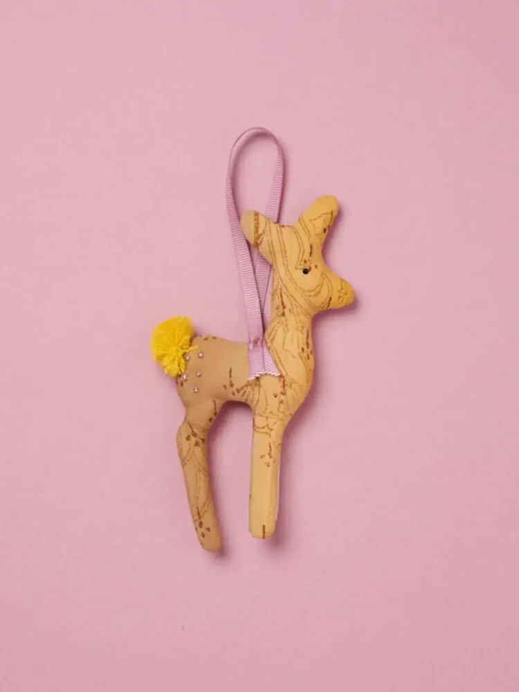 Seide Bambi, Sissel edelbo, Weihnachtsschmuck, Seide Weihnachtsschmuck, Ornamente von Saris, indische Weihnachtsschmuck, Seidenherz, genbryúgs Ornamente, Nachhaltigkeit, Remix von Sofie