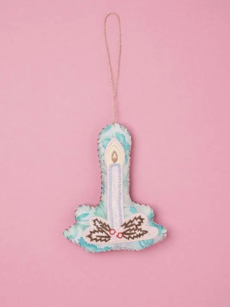 Seidenkerzen, Sissel edelbo, Weihnachtsdekorationen, Seiden-Weihnachtsdekorationen, Saris-Ornamente, indische Weihnachtsdekorationen, Seidenherz, Genbryúgs-Ornamente, Nachhaltigkeit, Remix von Sofie