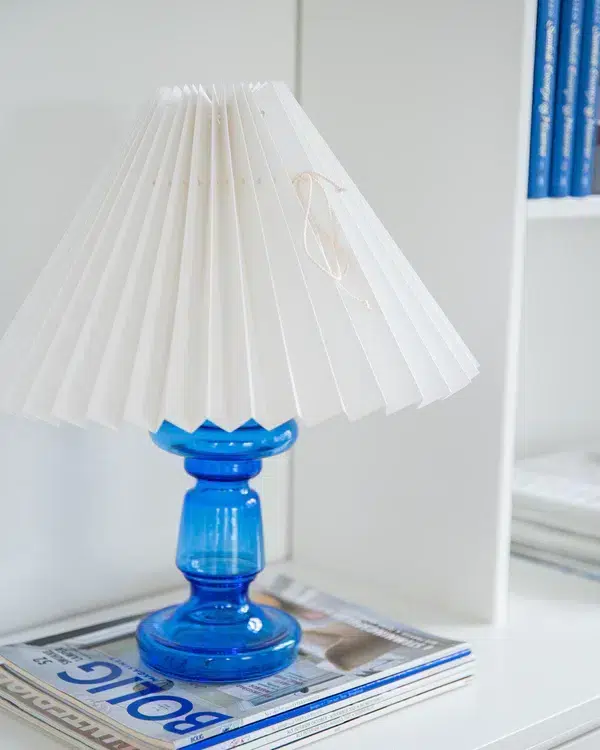rosa Rose Lampe in royalblau