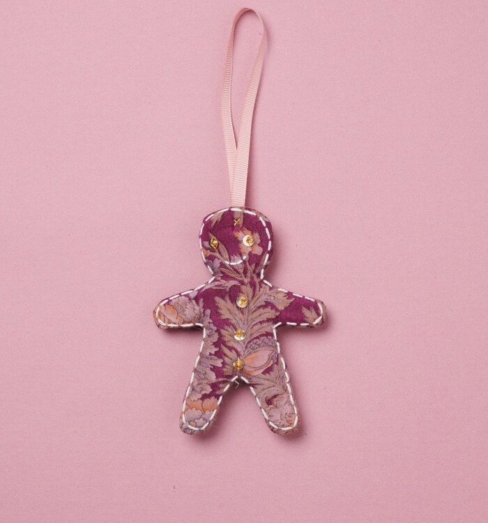 Seidenkuchen Mann, Sissel Adlige, Weihnachtsdekorationen, Seide Weihnachtsdekorationen, Ornamente von Saris, indische Weihnachtsdekorationen, Seidenherz, genbryúgs Ornamente, Nachhaltigkeit, Remix von Sofie