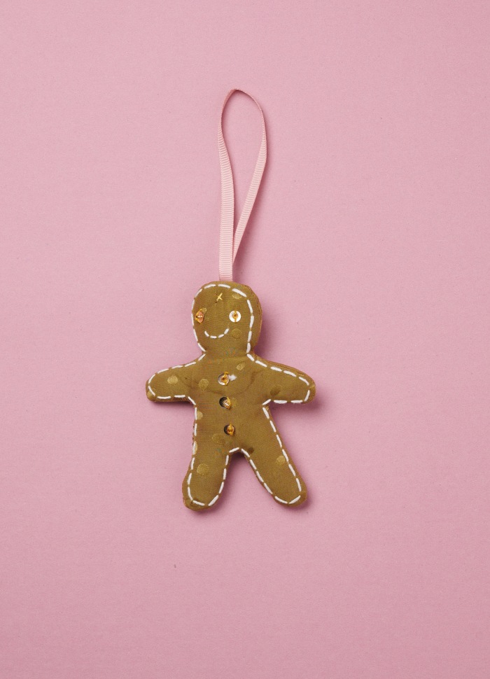 Seidenkuchen Mann, Sissel Adlige, Weihnachtsdekorationen, Seide Weihnachtsdekorationen, Ornamente von Saris, indische Weihnachtsdekorationen, Seidenherz, genbryúgs Ornamente, Nachhaltigkeit, Remix von Sofie