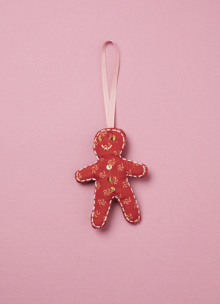 Seidenkuchen Mann, Sissel Adlige, Weihnachtsdekorationen, Seide Weihnachtsdekorationen, Ornamente von Saris, indische Weihnachtsdekorationen, Seidenherz, genbryúgs Ornamente, Nachhaltigkeit, Remix von Sofie