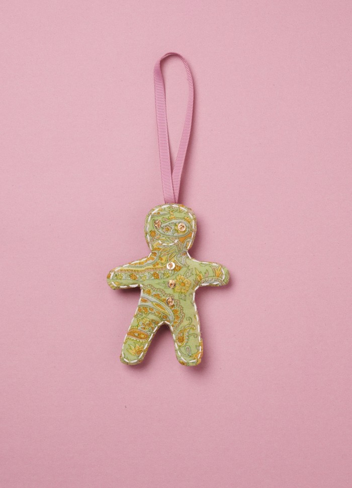 Seidenkuchen Mann, Sissel Adlige, Weihnachtsdekorationen, Seide Weihnachtsdekorationen, Ornamente von Saris, indische Weihnachtsdekorationen, Seidenherz, genbryúgs Ornamente, Nachhaltigkeit, Remix von Sofie