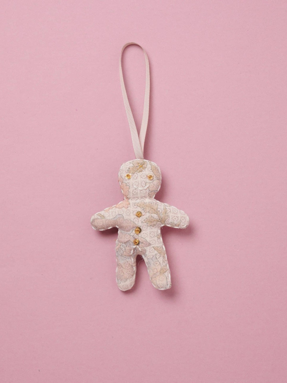 Seidenkuchen Mann, Sissel Adlige, Weihnachtsdekorationen, Seide Weihnachtsdekorationen, Ornamente von Saris, indische Weihnachtsdekorationen, Seidenherz, genbryúgs Ornamente, Nachhaltigkeit, Remix von Sofie