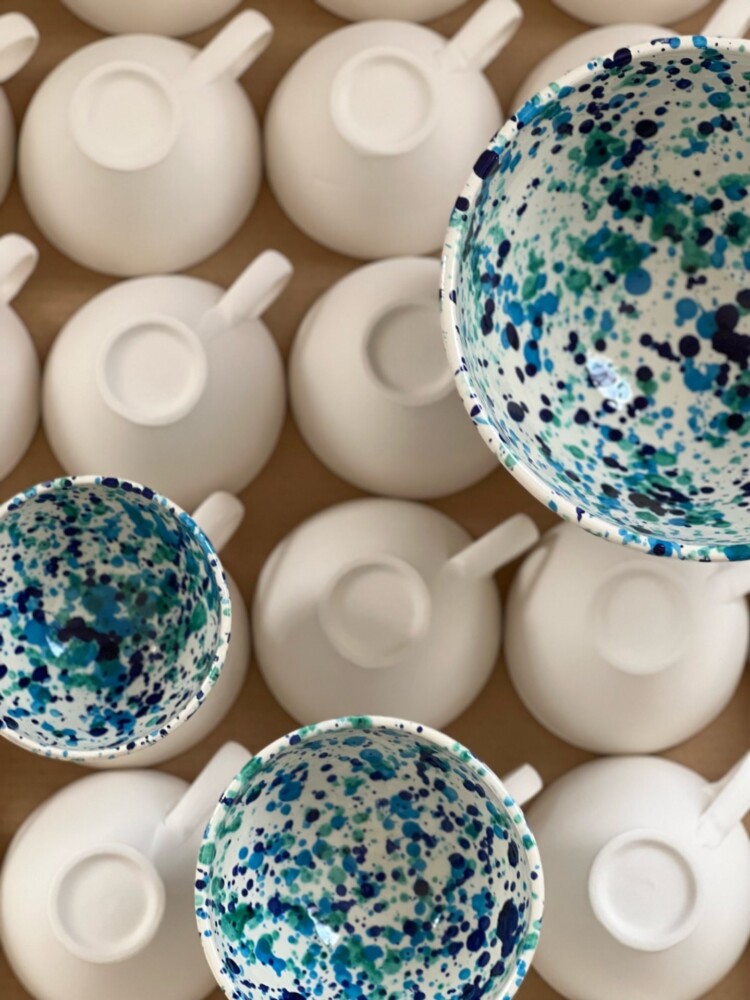 terazzo mint, christian teller, confetti color rio, home decor, familianna, remix by sofie, service, tisch, keramik, handgemachte keramik, teller, bowls, handgemachte keramik, spritzen auf teller, bunt Teller, Hochzeit, Farben zu Hause, buntes Leben, pacific