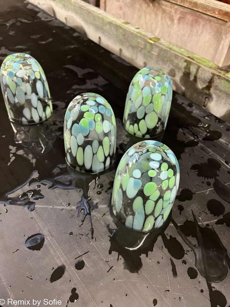 anna von lipa, anna von lipa splash glass, anna von lipa glass, anna von lipa trinkglas, wasserglas, confetti glass, glasmalerei, mundgeblasenes glas, marmorglas, borenverkleidung, gehäuse, innen, anna von lipa splash und confetti Glas, Spritzwasser