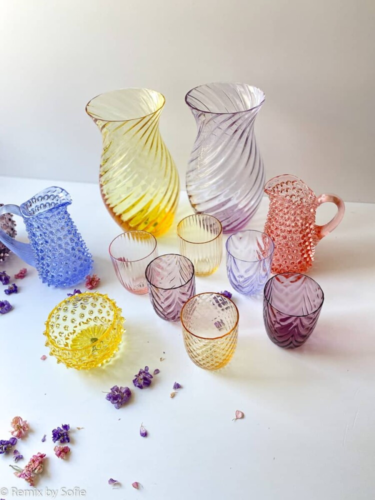 Anna von Lipa, wirbelnde Vase, mundgeblasenes Glas