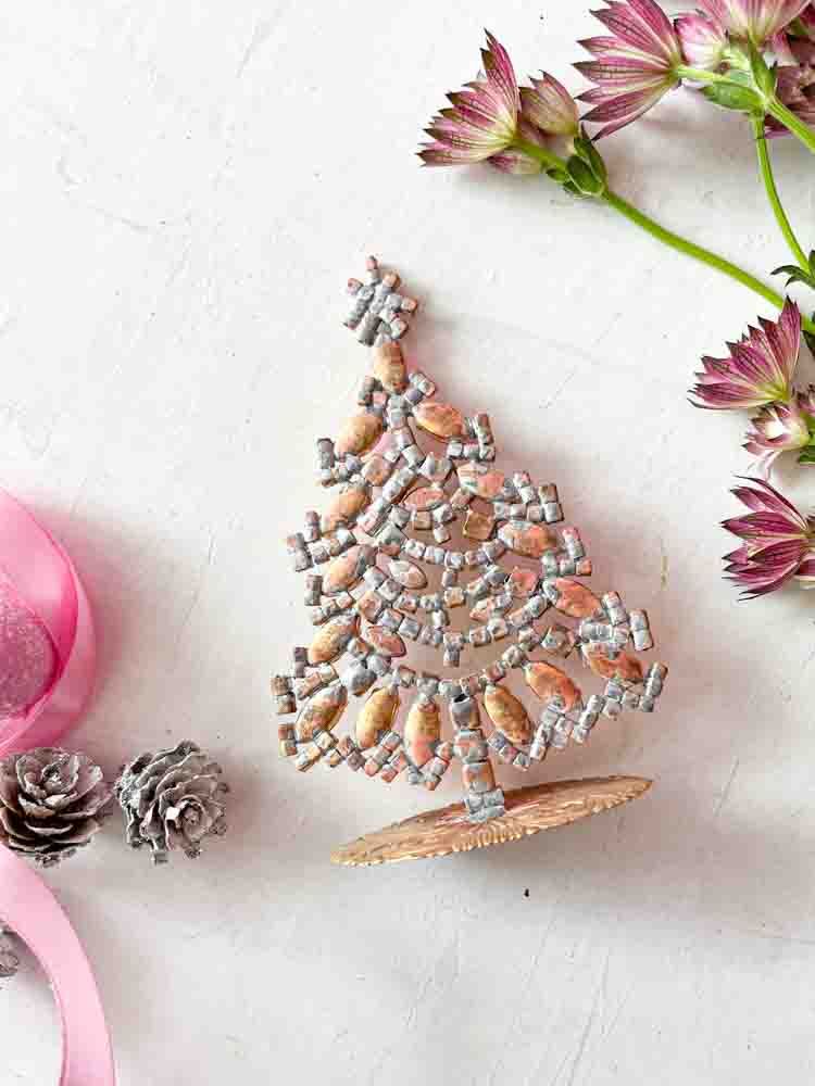 Weihnachtsbäume im Strass, Strass Weihnachtsbaum, Strassbaum, Weihnachtsbaum im Strass, Weihnachtsbaum im Strass, Weihnachtsbaum im Strass, Weihnachtsbaum im Strass, Weihnachtsbaum im Strass, Weihnachtsbaum im Strass, Weihnachtsbaum im Strass, Weihnachtsschmuck, Tschechisch Weihnachtsbaum, Remix von Sofie, Rhinstensjul Baum, Weihnachtsschmuck, vintage Weihnachten, Weihnachtsbaum aus Tschechien, tschechische Weihnachten, Glitter Weihnachten, handgemachte Weihnachtsbäume, Weihnachtsbäume aus Tschechien, Remix von Sofie