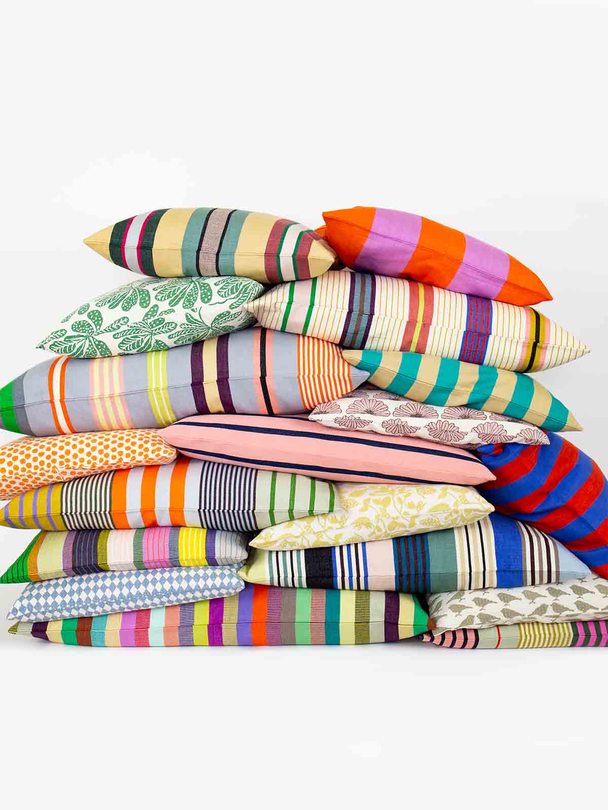 afroart Kissen, handgewebtes Kissen, handgefertigtes Kissen, afroart Kissen, Remix von Sofie, gestreiftes Kissen, Kissen in Baumwolle, Kissen mit handgewebtem Stoff.